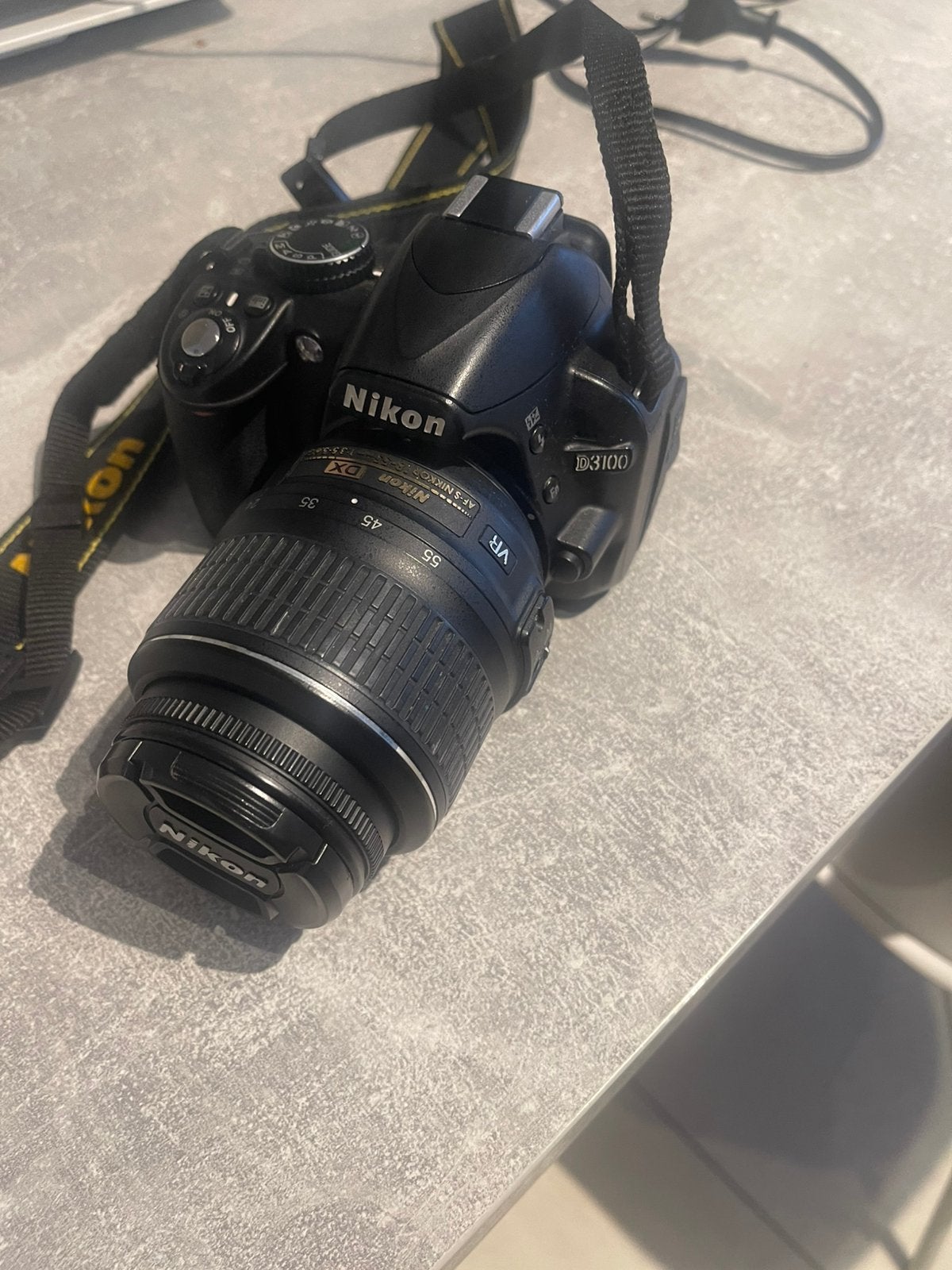 Nikon D3100, Ophalen of Verzenden, Zo goed als nieuw, Oplader, Nikon