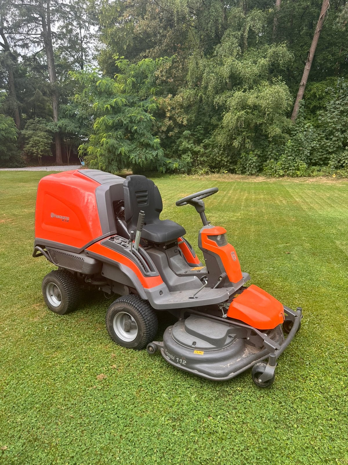 Husqvarna RC 318T Frontmaaier , Slechts 94,3 draaiuren!, Tuin en Terras, Zitmaaiers, Gebruikt, 90 tot 120 cm, Elektrische starter