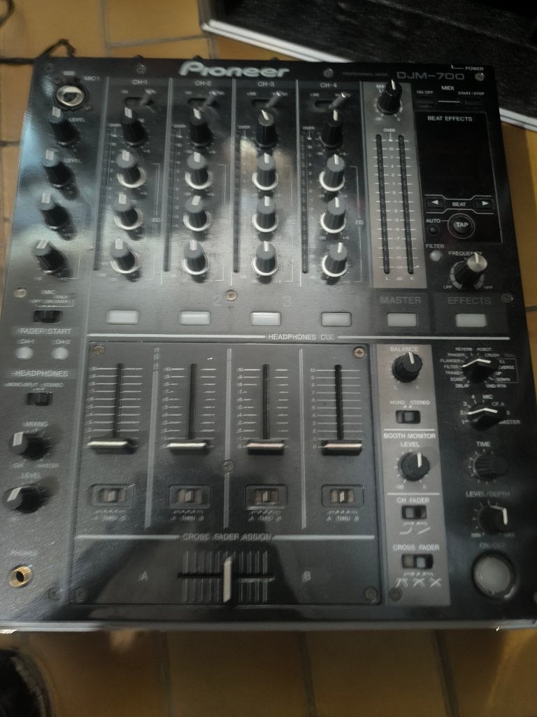 Table  de mixage a vendre, Muziek en Instrumenten, Ophalen, Gebruikt, Minder dan 5 kanalen, Microfooningang