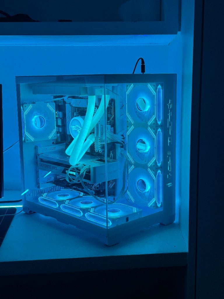 PC de jeu personnalisé tout blanc-RTX 3070 - Ryzen 7 - 32RAM, Comme neuf, AMD Ryzen 7, Gaming, SSD