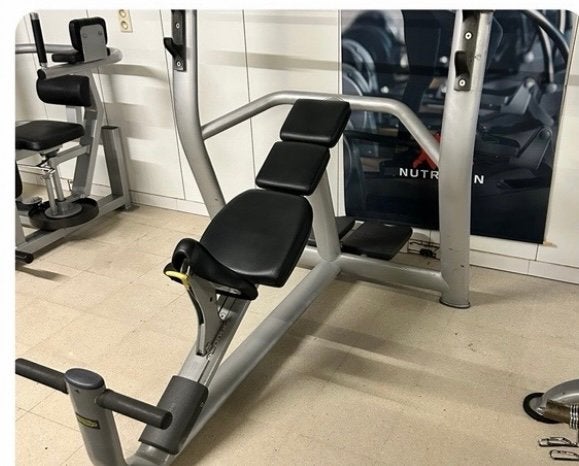 TECHNOGYM PURE STRENGHT BENCH OLYMPIC, Ophalen, Zo goed als nieuw, Armen