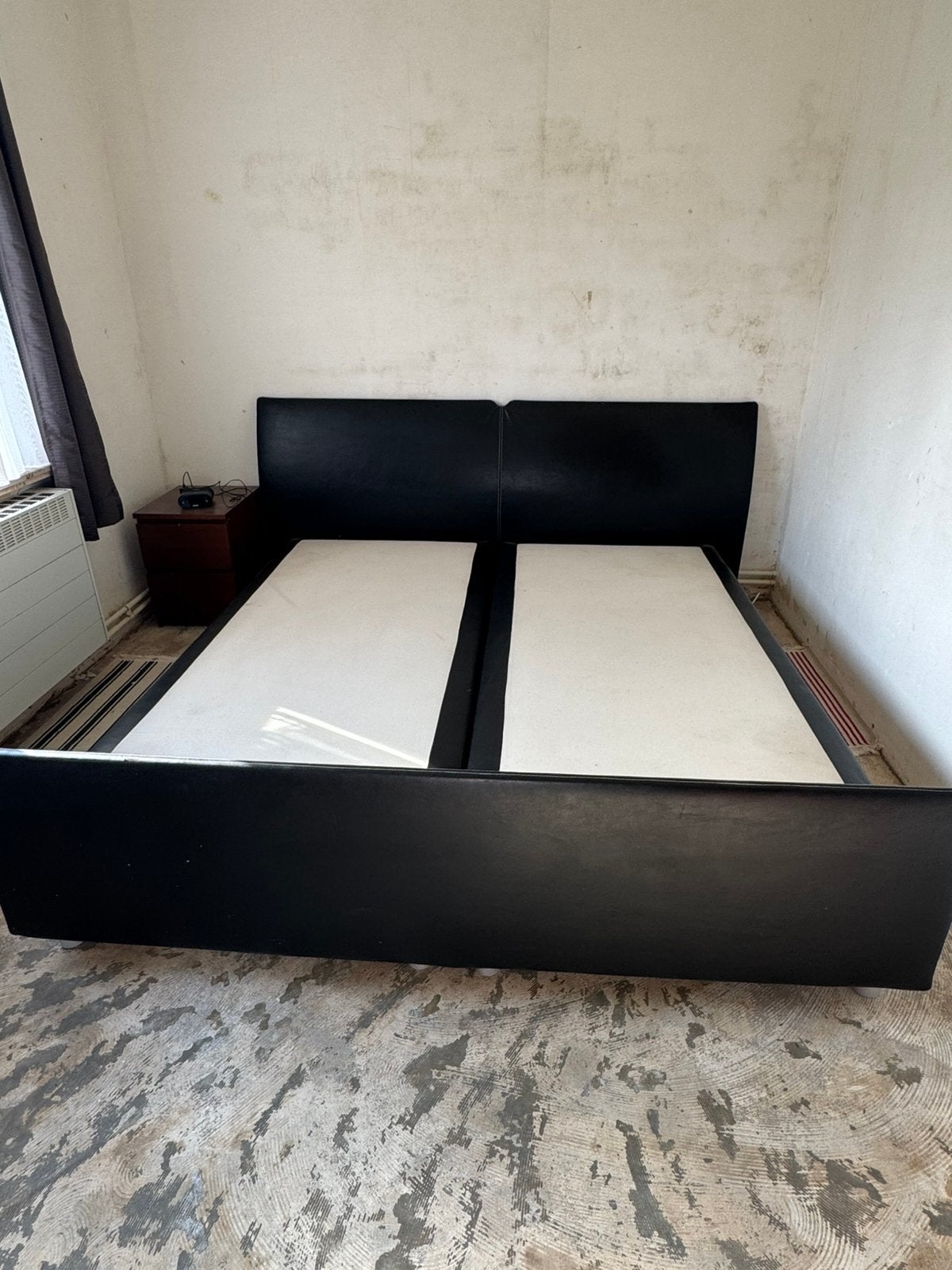 Boxspring 2m op 2.20 m leder, Huis en Inrichting, Ophalen, Overige materialen, Zwart, Tweepersoons