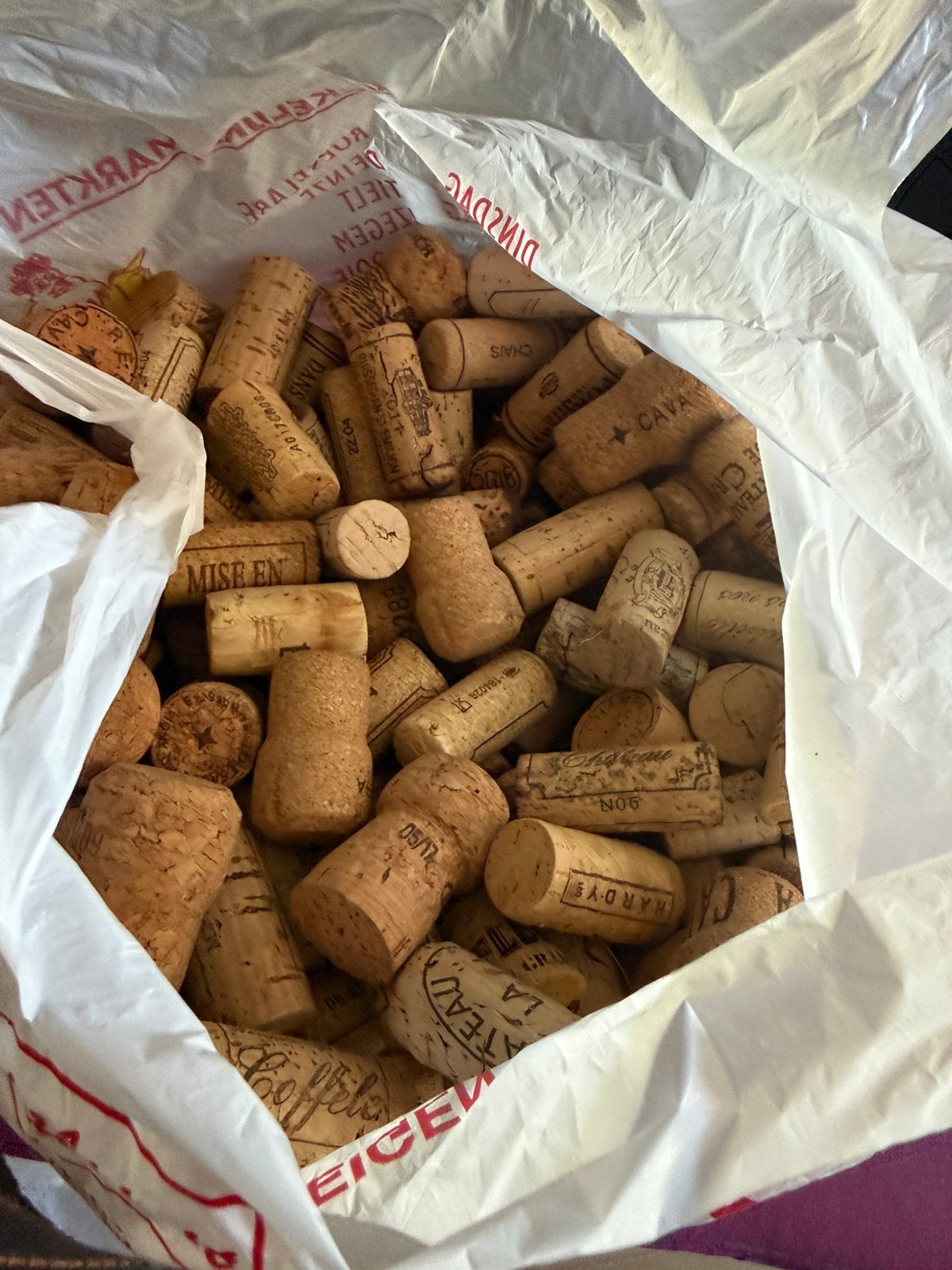 Grote zak kurken van wijn of champagne. Twee euro, Ophalen, Champagne