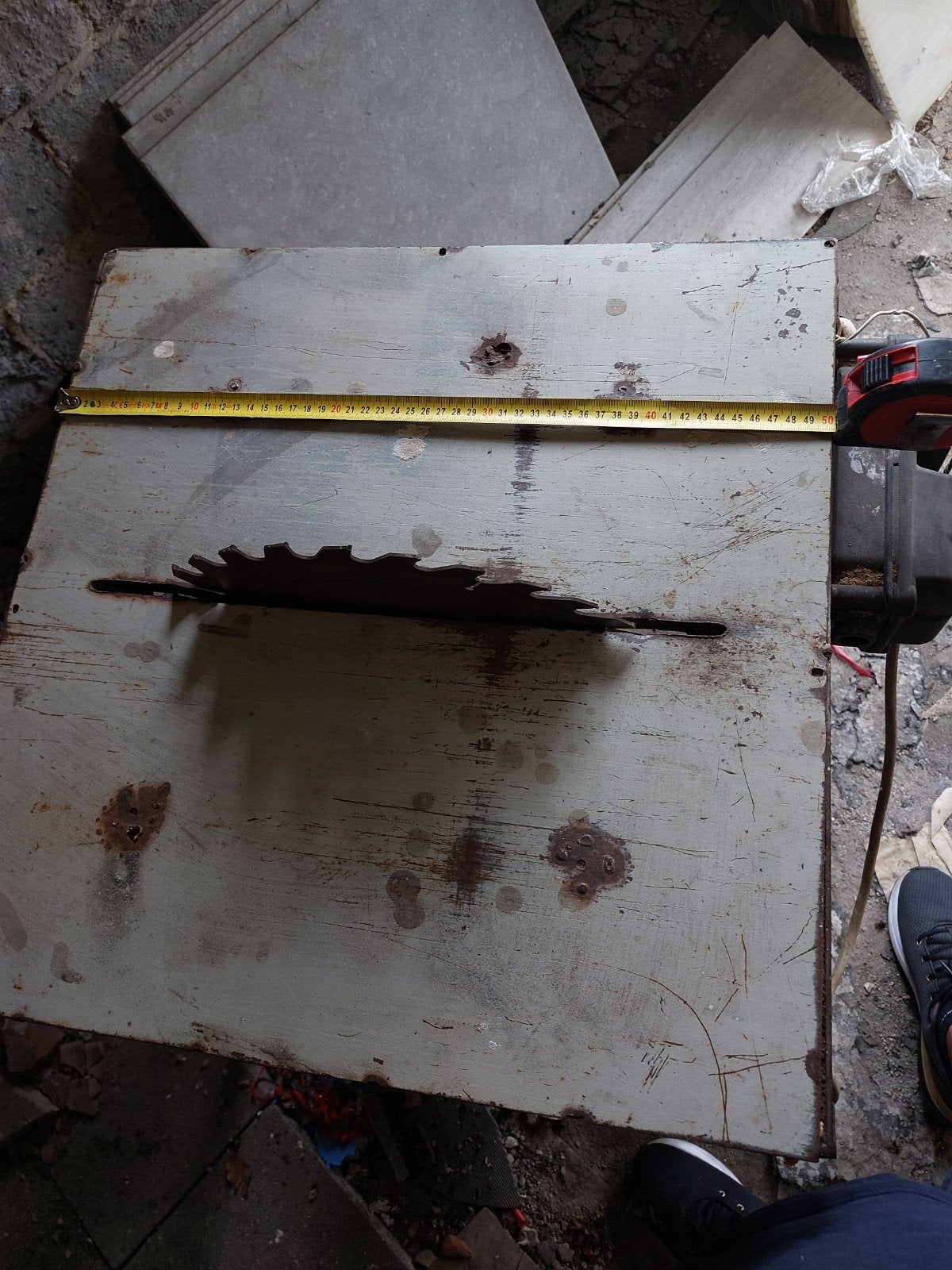 Robuuste Cirkelzaag op Tafel - Ideaal voor Zware Klussen, Doe-het-zelf en Bouw, Ophalen