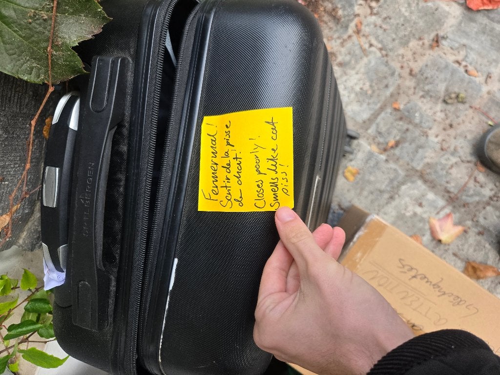 Valise noire, Enlèvement, Utilisé, Plastique souple, Poignée extensible