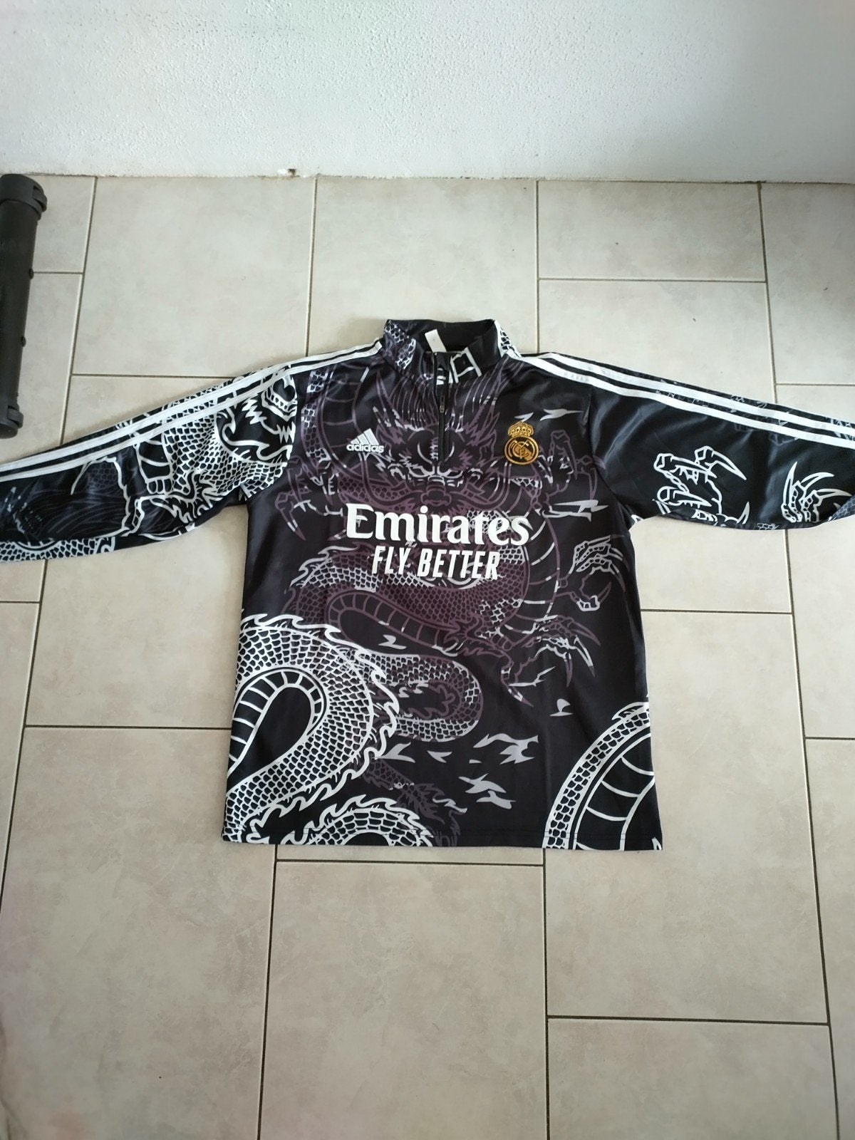 Real Madrid longsleeve size XL, Sports & Fitness, Football, Envoi