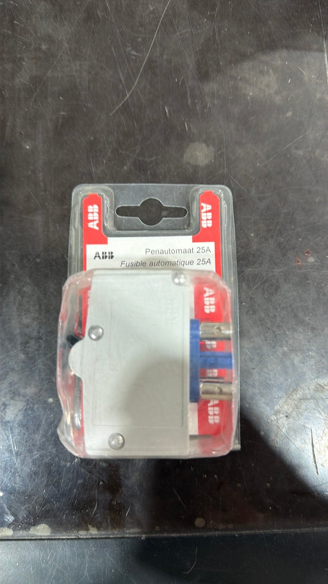 ABB PENAUTOMAAT 25A 2 stuks, Motoren, Ophalen, Zo goed als nieuw