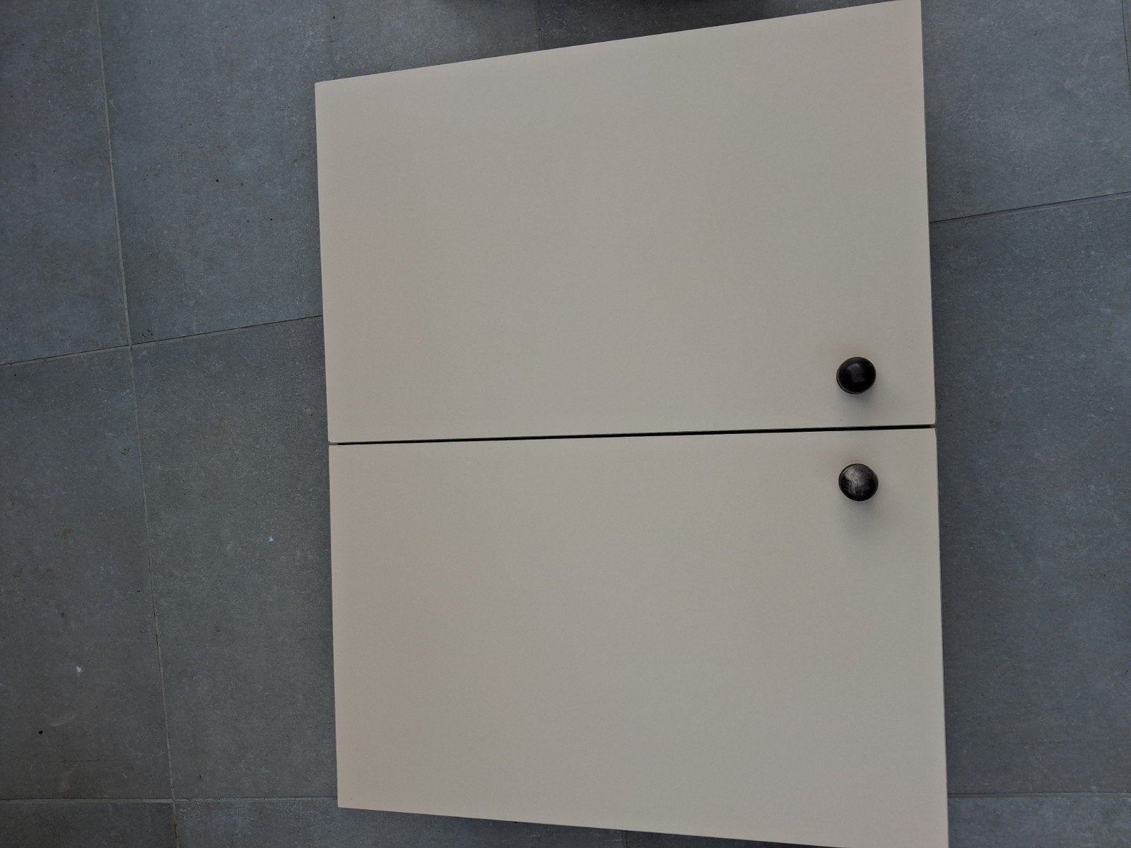 Medicijn of toilet kastje, Ophalen