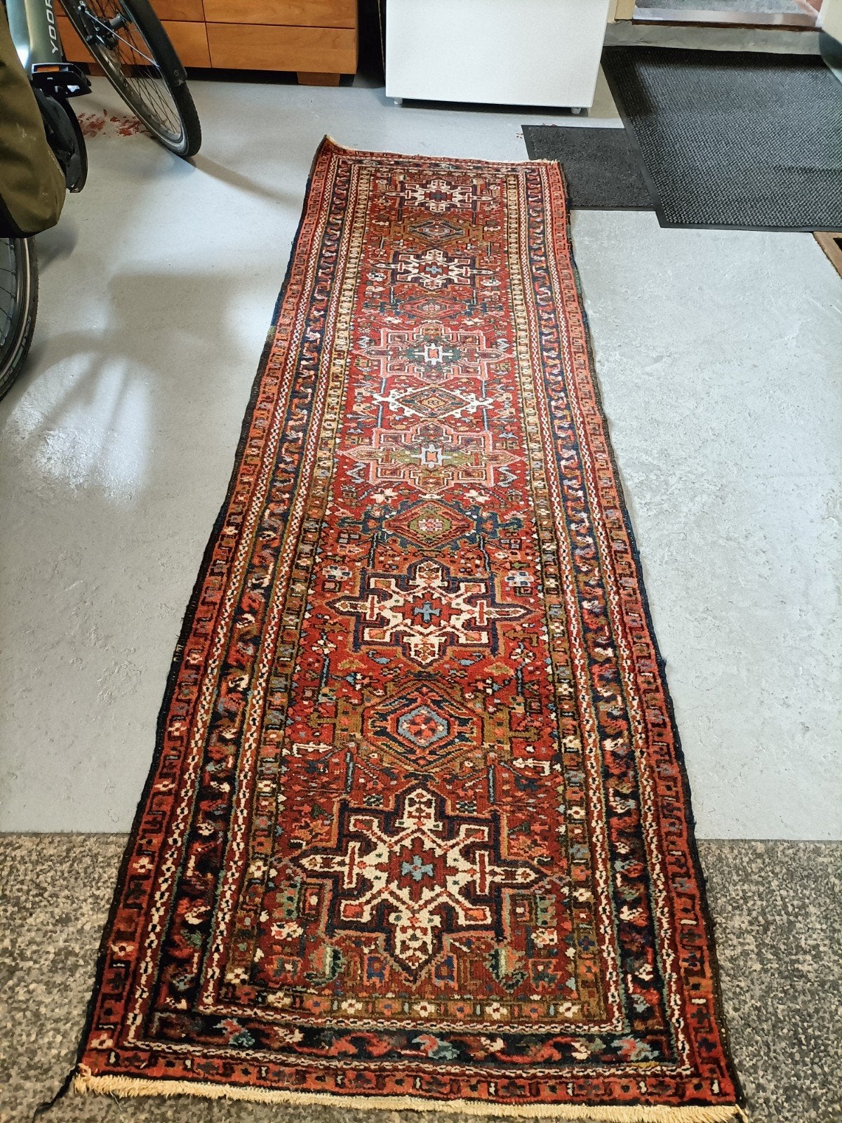 'oude tapijt Smal model in goede staat,50€,, Ophalen
