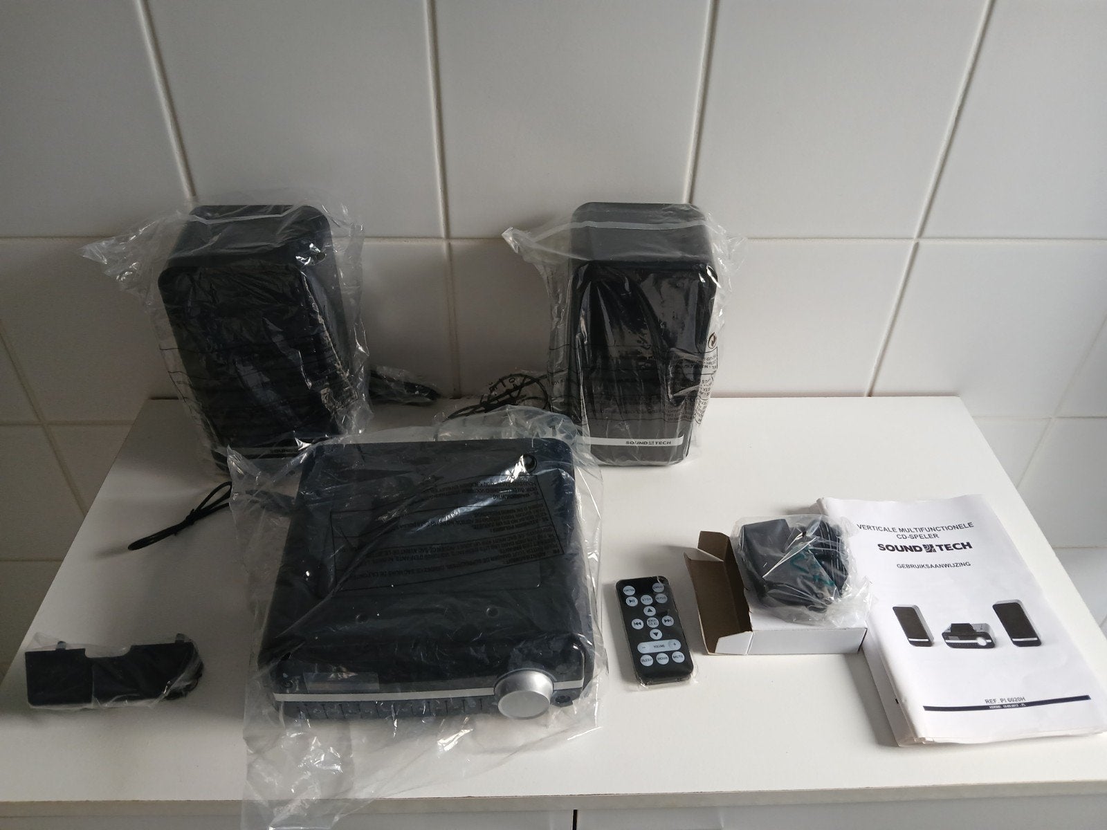 Lecteur CD encore neuf et non utilisé. Voir les photos, Enlèvement ou Envoi, Neuf, Autres marques, Avec radio