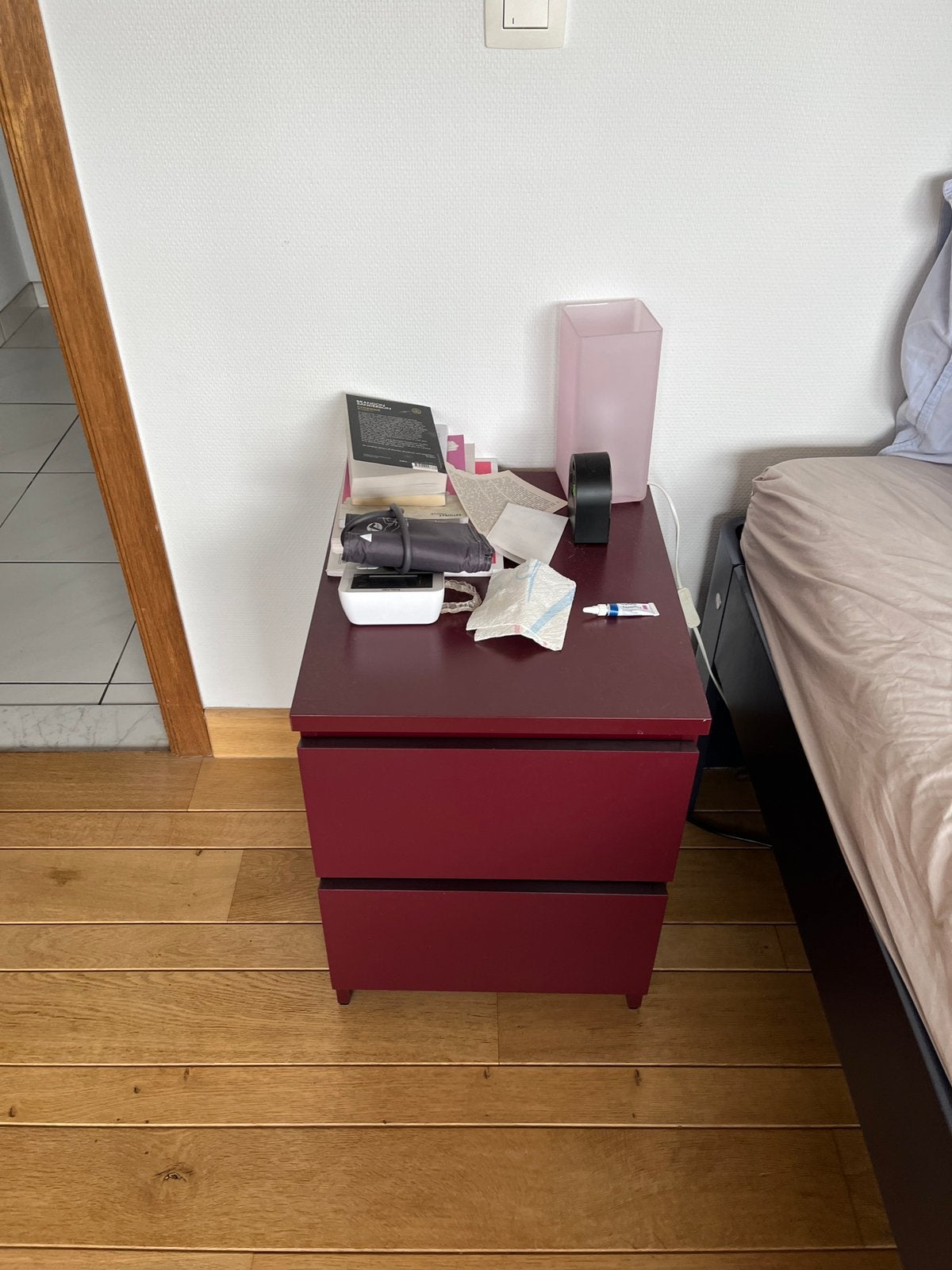 Deux tables de chevet Ikea Malm, Maison & Meubles, Chambre à coucher | Tables de chevet, Enlèvement, Utilisé