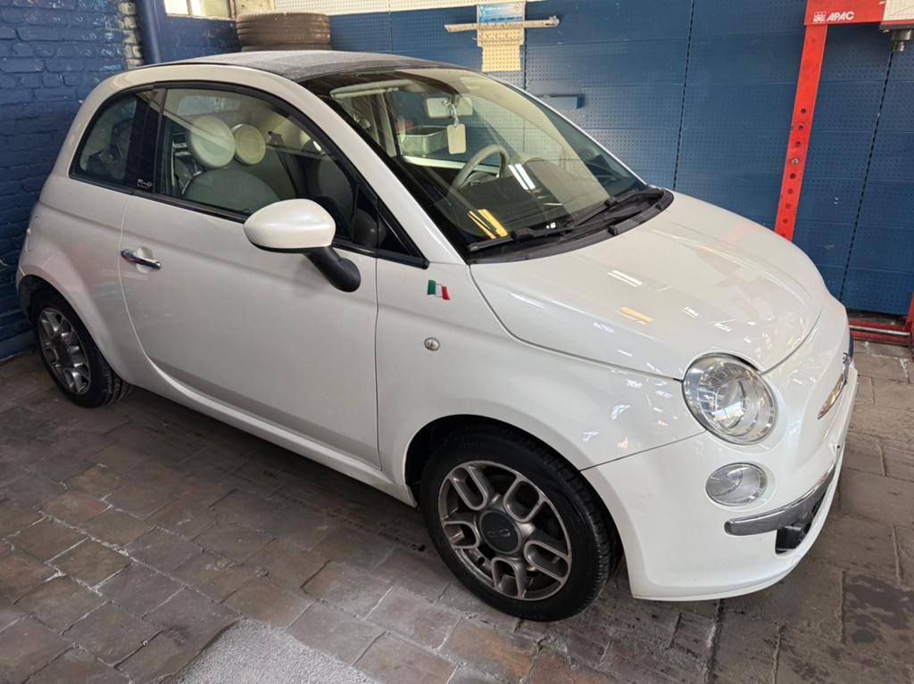 Fiat 500 cabriolet 1.2 diesel 95 pk 2011 175.000 km, Auto's, Voorwielaandrijving, Zwart, 4 cilinders, Cabriolet