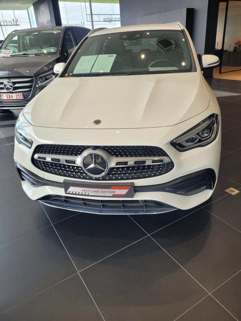 Mercedes 200 amg line, Auto's, Mercedes-Benz, Alcantara, Wit, Parkeercamera, 5 deurs