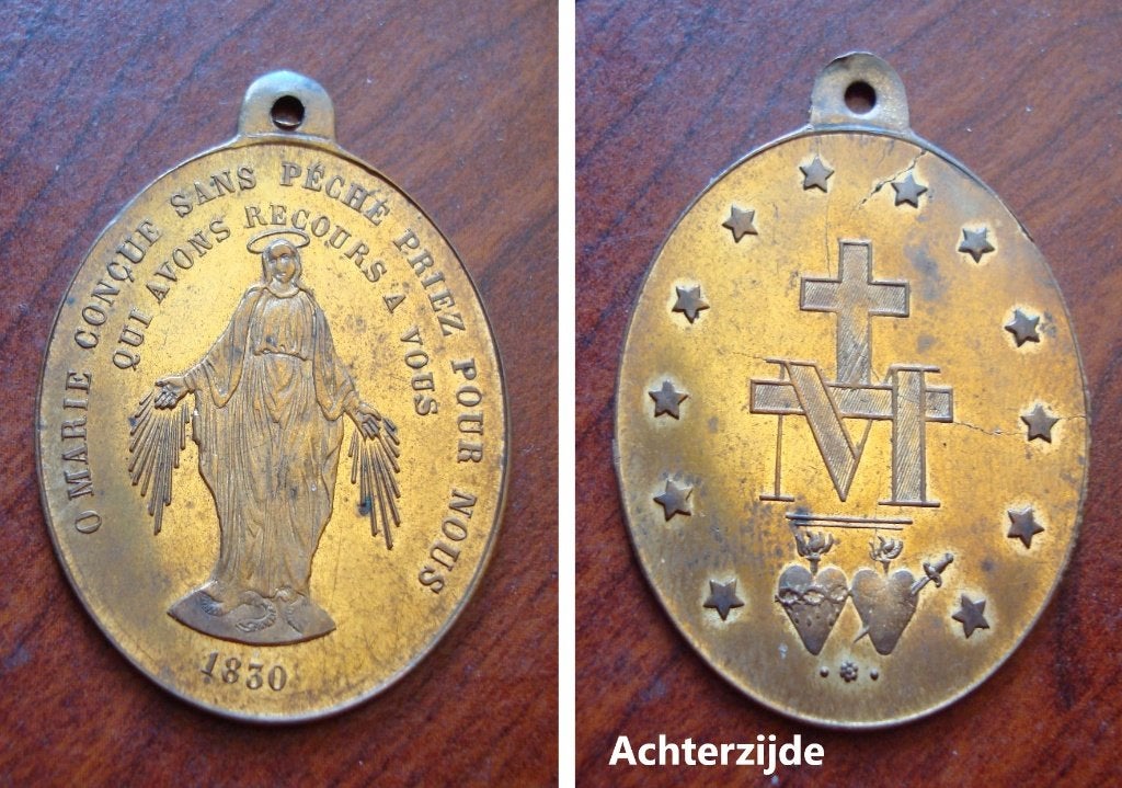 Wonderbare vergulde medaille van Maria uit Lourdes uit 1830, Verzamelen, Verzenden, Zo goed als nieuw, Overige typen, Christendom | Katholiek