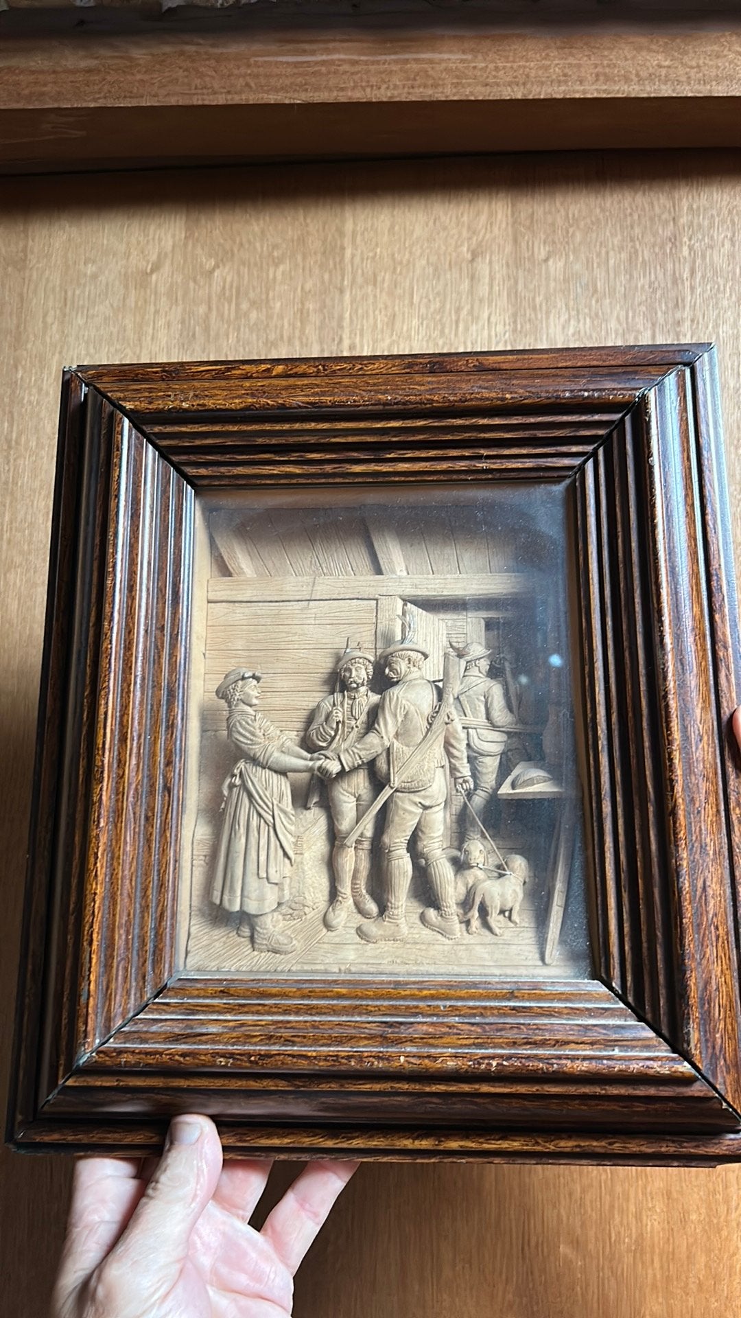 Hout gesculpteerde antieke jachttafereel, Enlèvement
