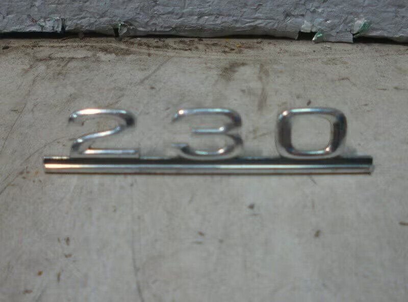EMBLEEM Mercedes-Benz 200-300 (W123) (1238170415), Autos : Pièces & Accessoires, Mercedes-Benz AG, Enlèvement ou Envoi, Utilisé