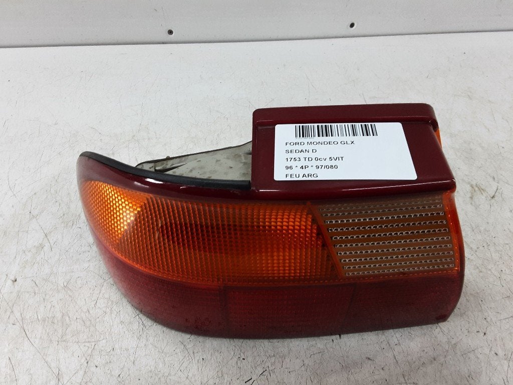 ACHTERLICHT LINKS Ford Mondeo II (01-1996/09-2000), Gebruikt, Mevr. I. Hauben, Ford, Rue de l'Espoir 34 34
4030  GRIVEGNÉE, BE