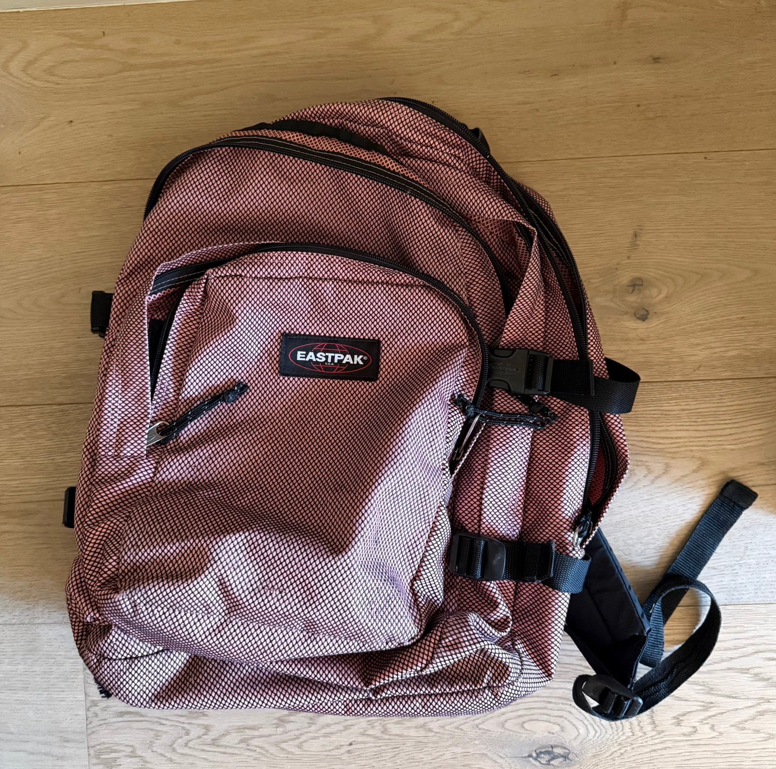 Roze boekentas rugzak eastpak triple groot, Handtassen en Accessoires, Ophalen of Verzenden, Gebruikt, Eastpak