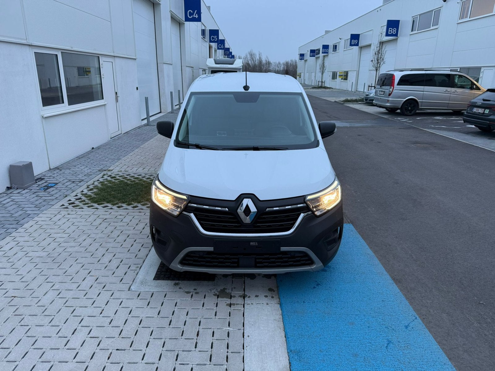 Renault Kangoo b.j.2024 automaat 1.5 dci 65000km, Auto's, 140 g/km, Euro 6, 4 cilinders, https://public.car-pass.be/vhr/xxxxxxxx-xxxx-xxxx-xxxx-xxxxxxxxxxxx