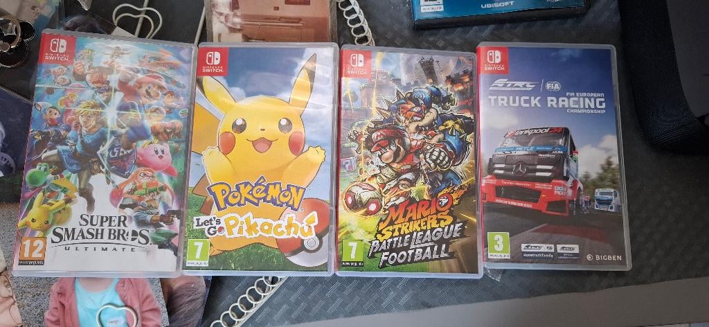 Nintendo Switch + jeux et housse, Comme neuf, Avec 3 manettes ou plus, Enlèvement, Switch Original