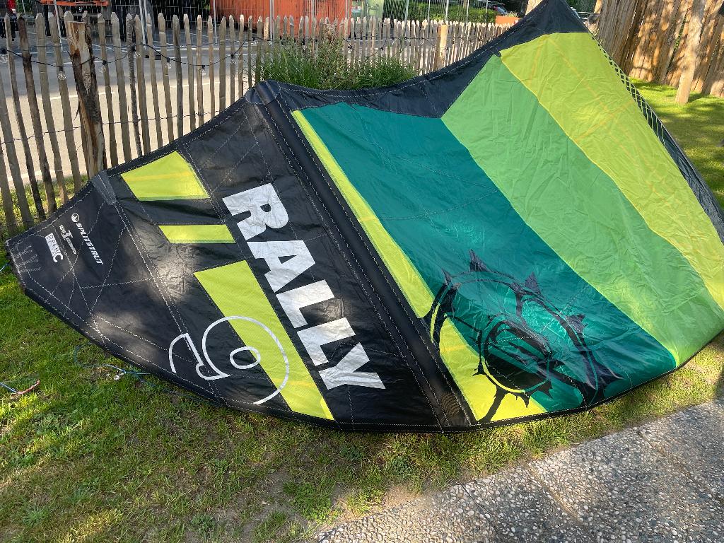 Slingshot Rally 9m + bar, Ophalen, Gebruikt, 9 m², Kite