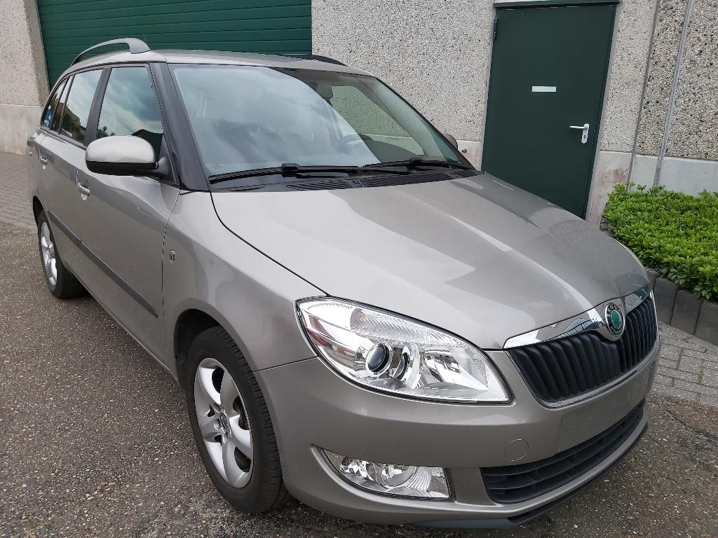 Skoda Fabia Combi 1.2 HTP 70PK, Autos, Skoda, Entreprise, Achat, Fabia, ABS, Airbags, Air conditionné, Verrouillage central, Barres de toit
