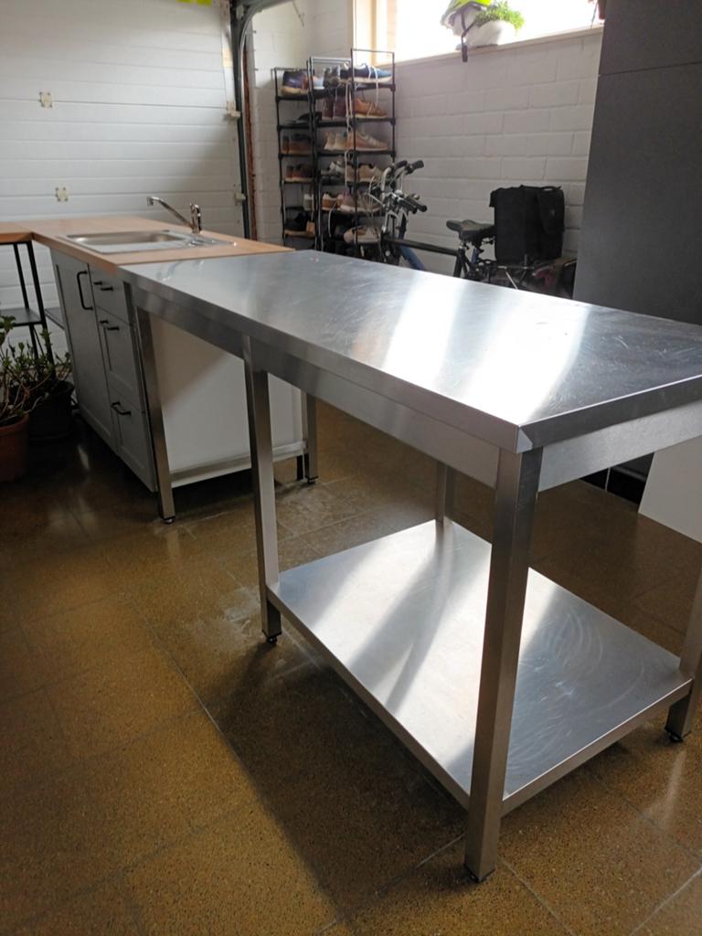 Tafel in rvs in zeer goede staat, Enlèvement