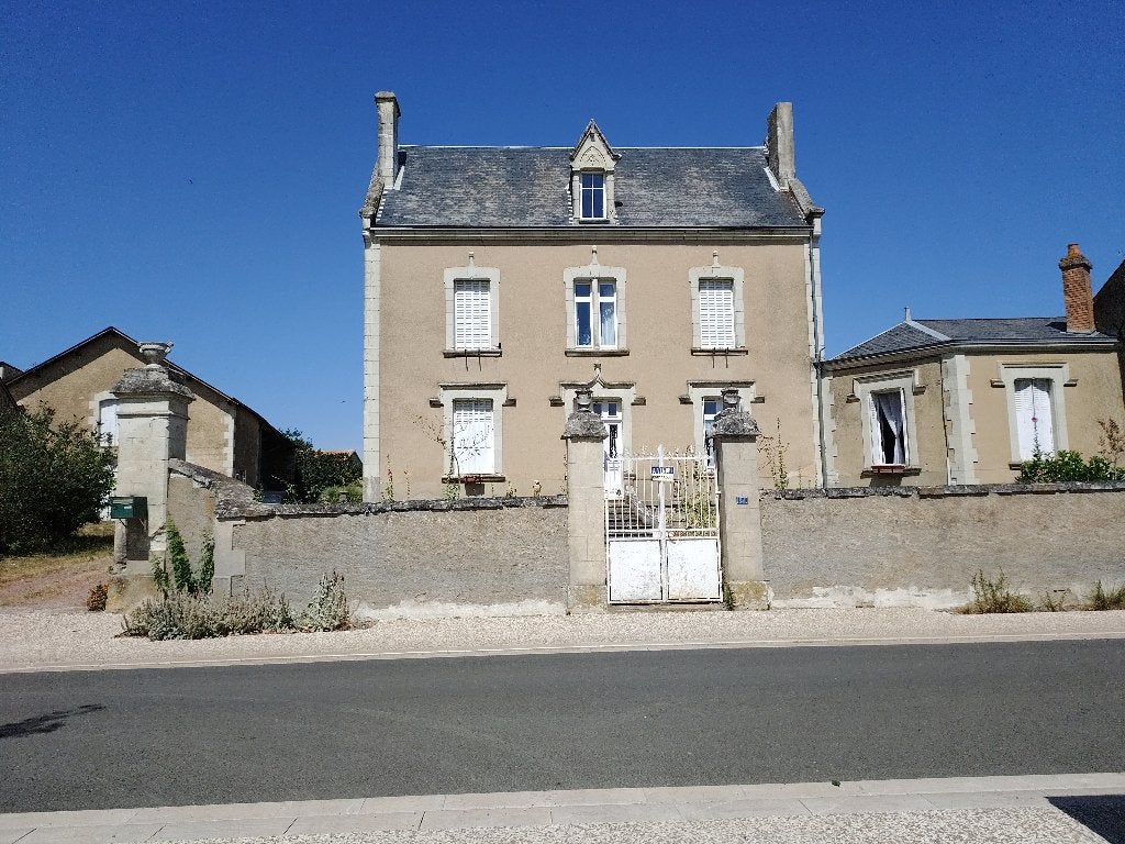 demeure seigneuriale à Oiron 79100, Immo, Étranger, Maison d'habitation, Oiron, Ventes sans courtier, 3 pièces