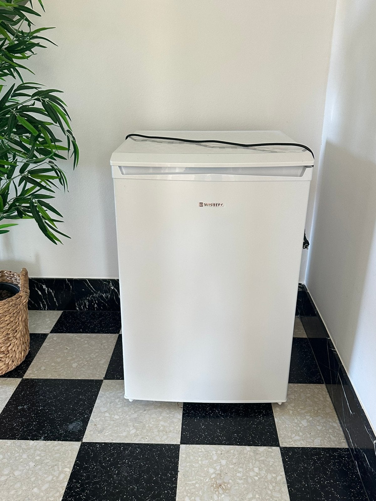 Praktisch nieuwe tafelkoelkast. Koopje!, Elektronische apparatuur, Ophalen, Minder dan 85 cm, 100 tot 150 liter, Zo goed als nieuw