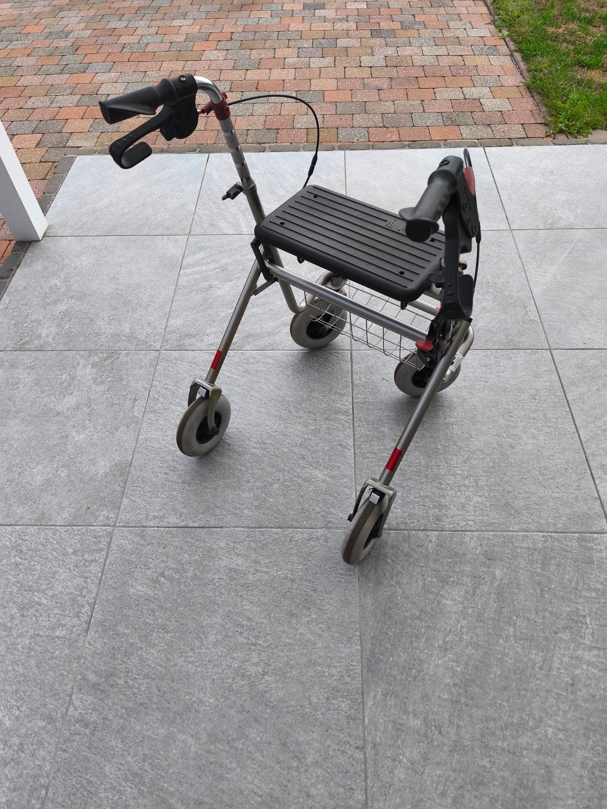 Rollator in hoogte verstelbaar en op plooibaar., Enlèvement