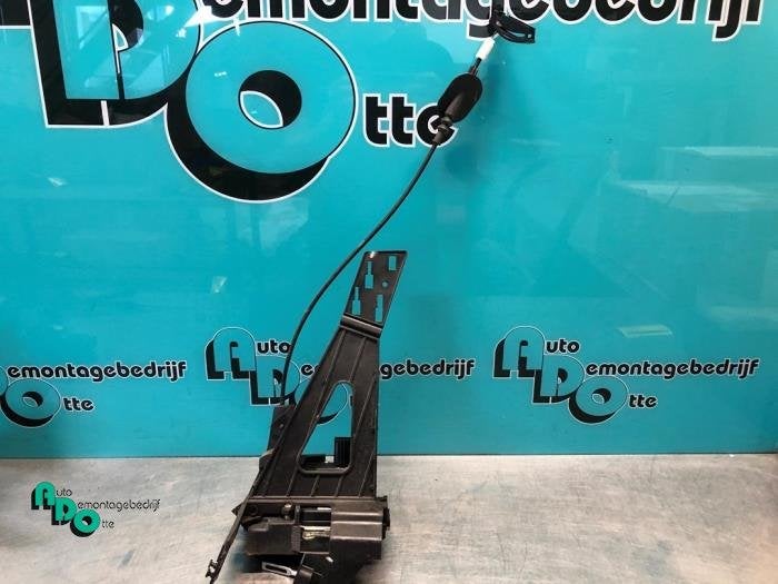 Serrure portière mécanique 4portes arrière droite d'un Fo, -, 3 mois de garantie, -, -