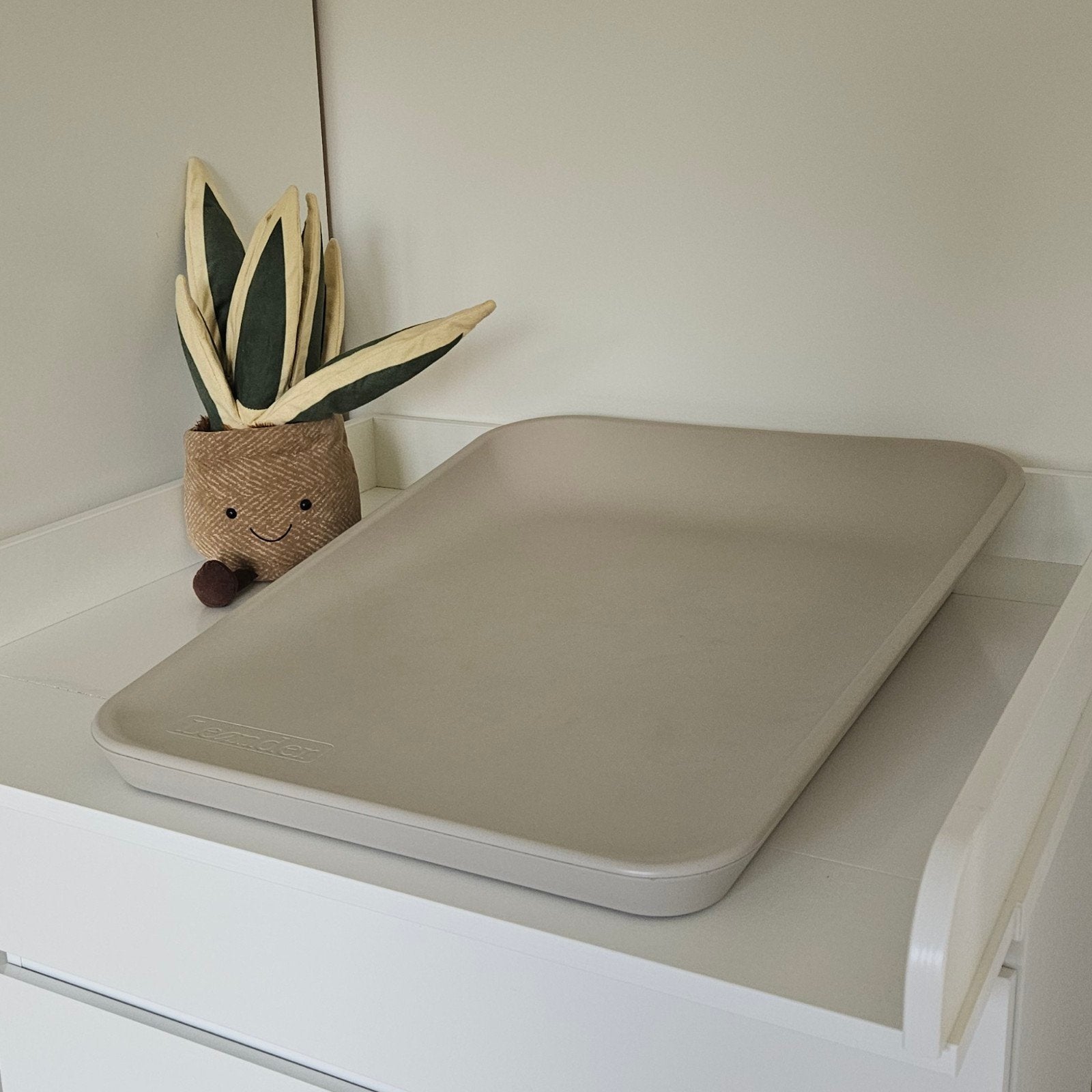 Leander Matty waskussen cappuccino (beige), Kinderen en Baby's, Badjes en Verzorging, Aankleedkussen, Zo goed als nieuw, Standaard