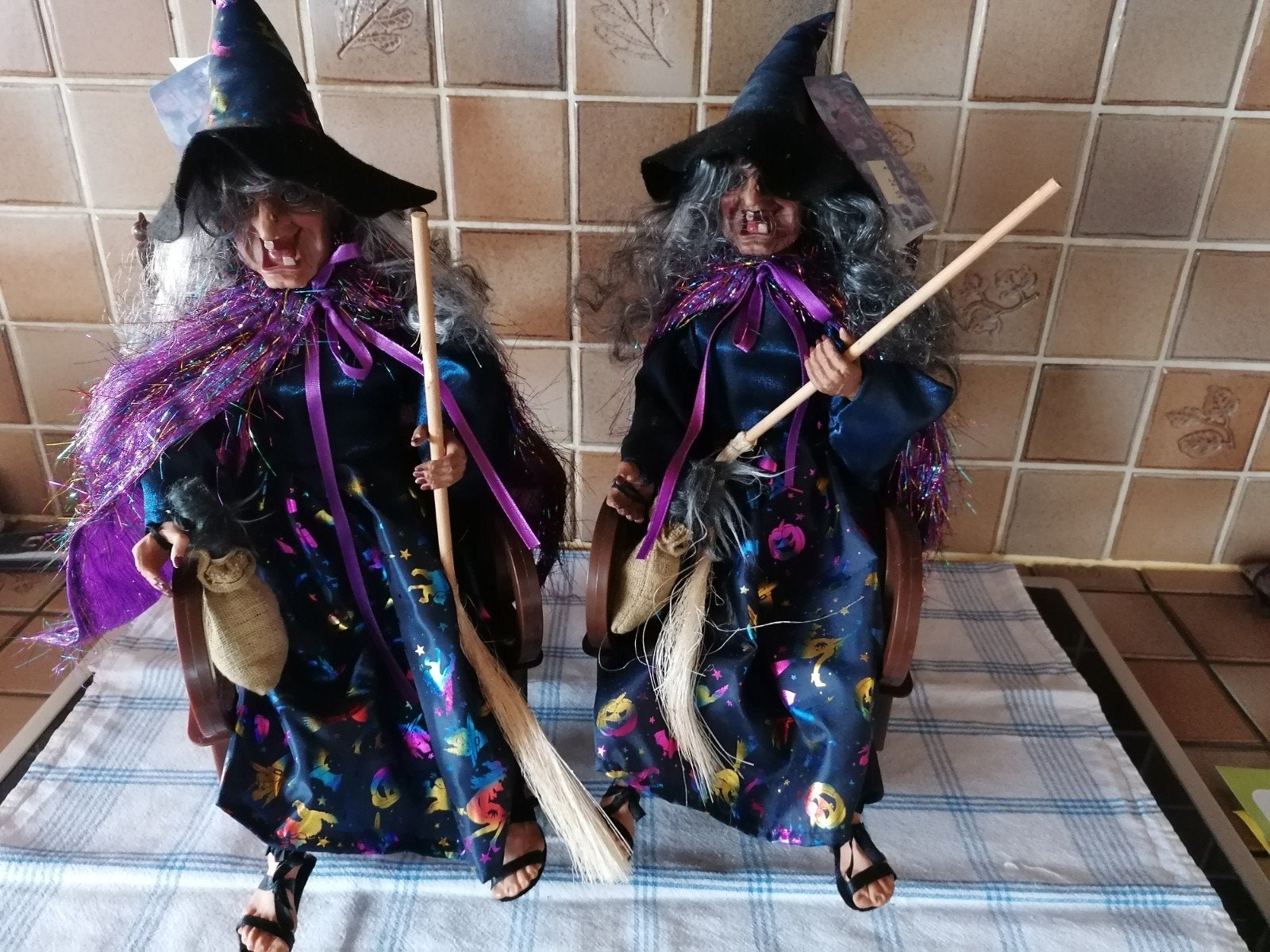 Halloween decoratie heksen op schommelstoel, Ophalen, Zo goed als nieuw, Versiering