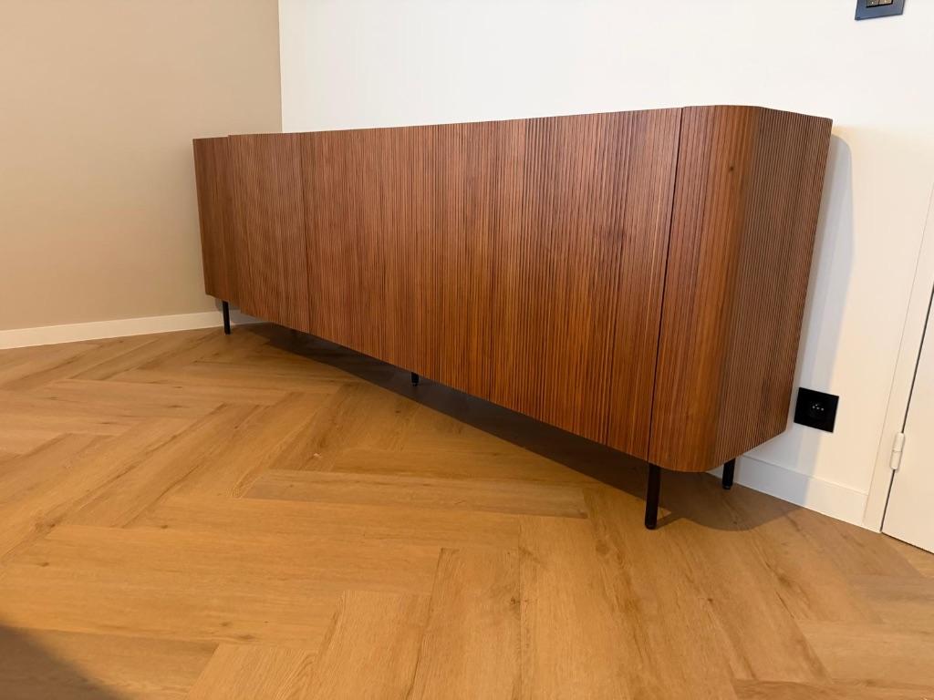 Juntoo walnoot dressoir & tv meubel, Ophalen, Walnoot, Zo goed als nieuw, 200 cm of meer