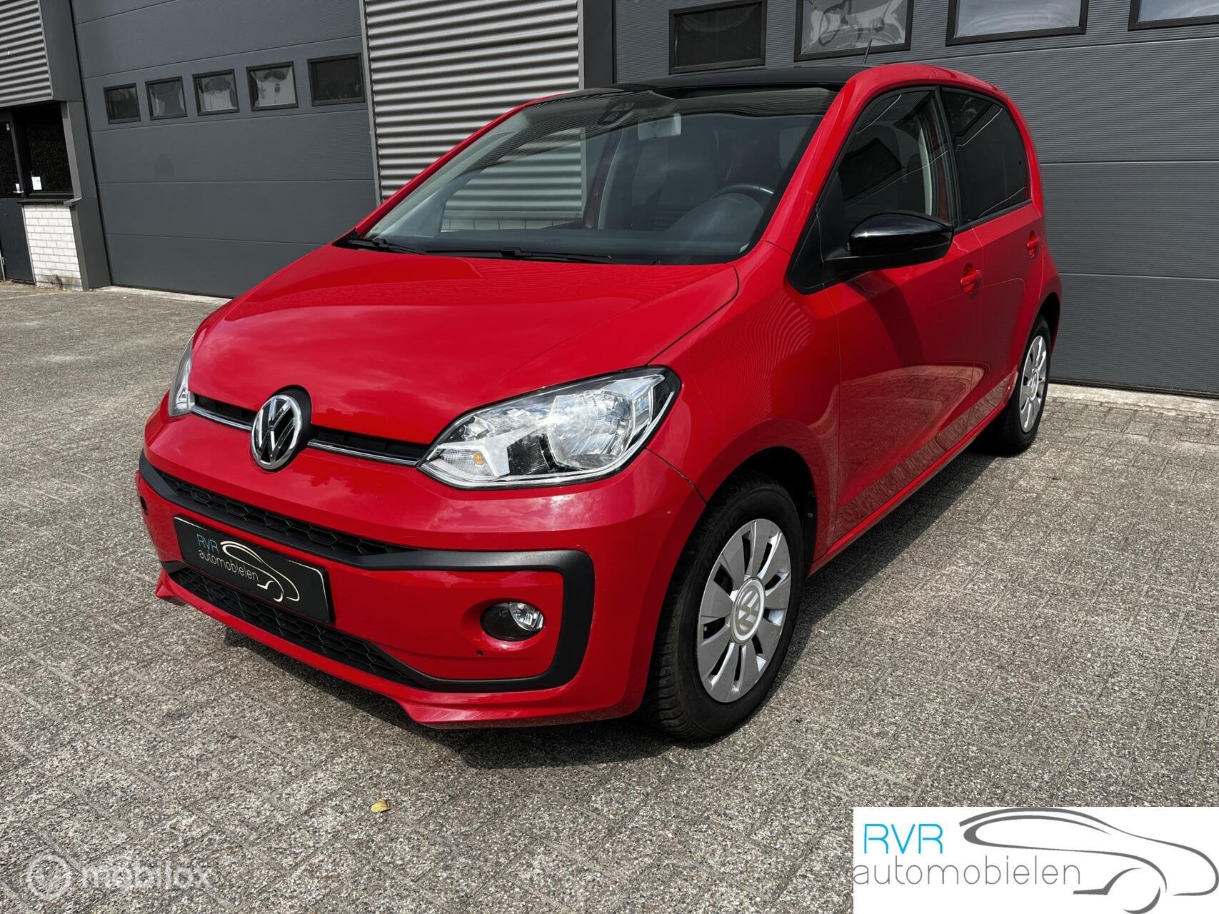 Volkswagen Up! 1.0 BMT high up! AUTOMAAT/CAMERA/CRUISE, Autos, Volkswagen, Rouge, Achat, 840 kg, Carnet d'entretien