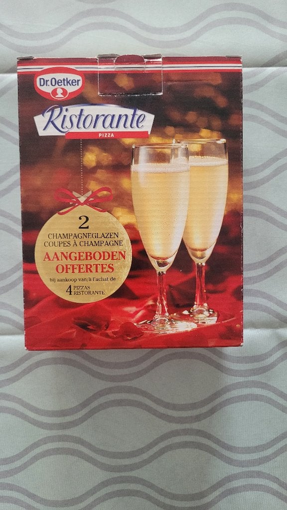coupes à champagne dans leur emballage d'origine, Enlèvement