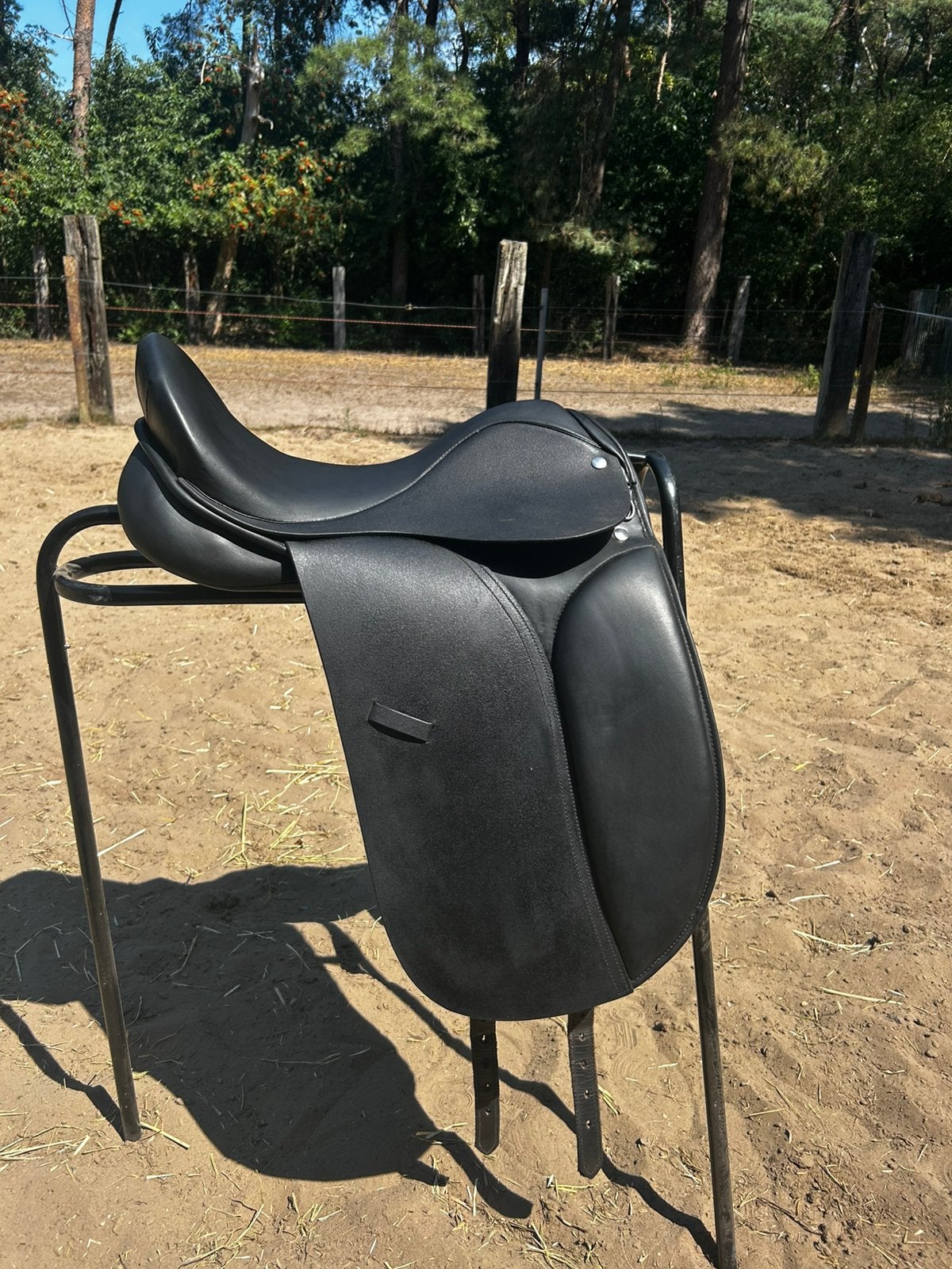 Dressuurzadel te koop 17,5 inch, Dieren en Toebehoren, Ophalen, Zo goed als nieuw
