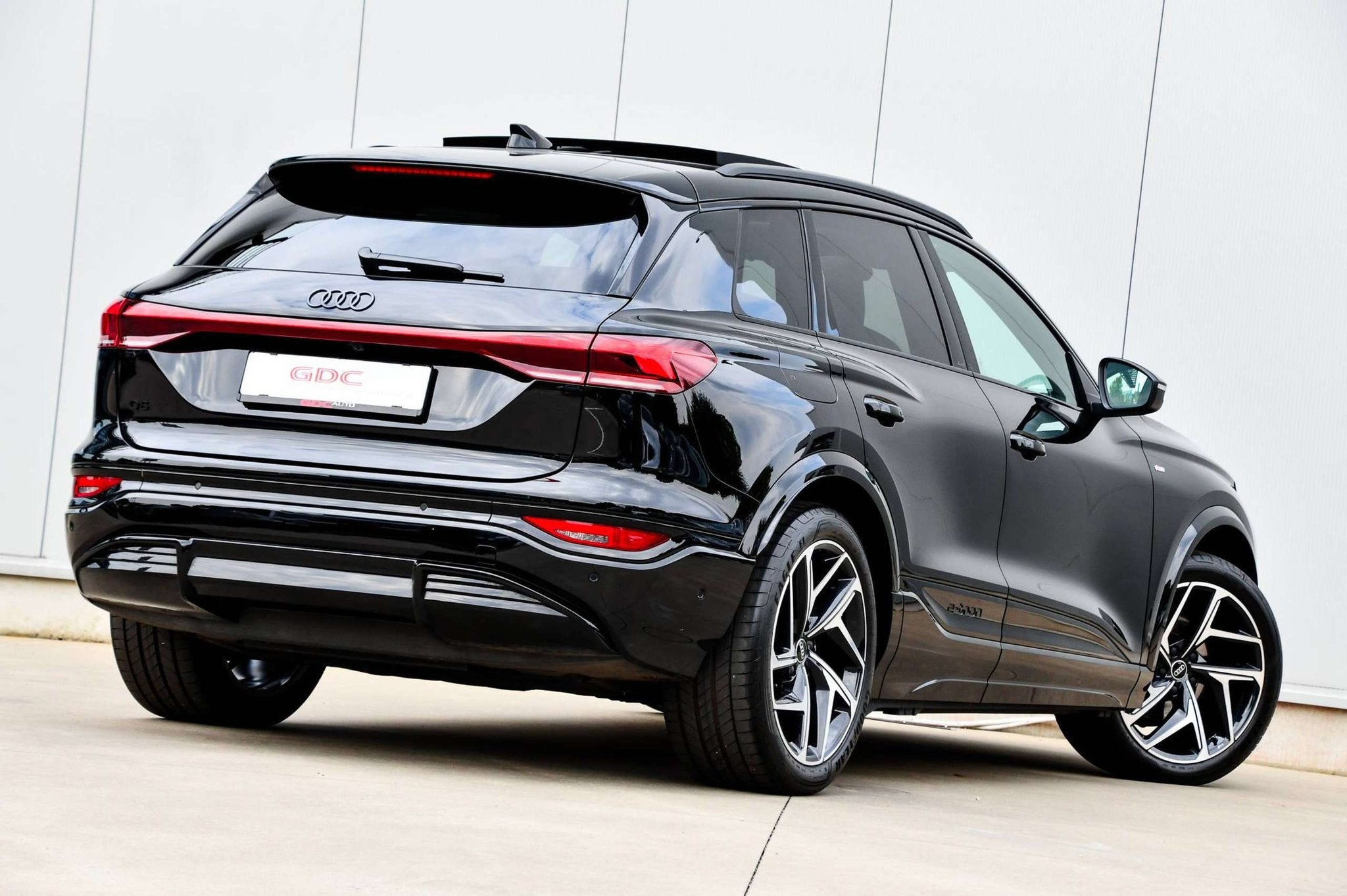 Audi Q6 e-tron Q6 e-Tron S line l Pano l Passagiersdisplay l, Auto's, Audi, Gebruikt, Zwart, Zwart, 5 zetels