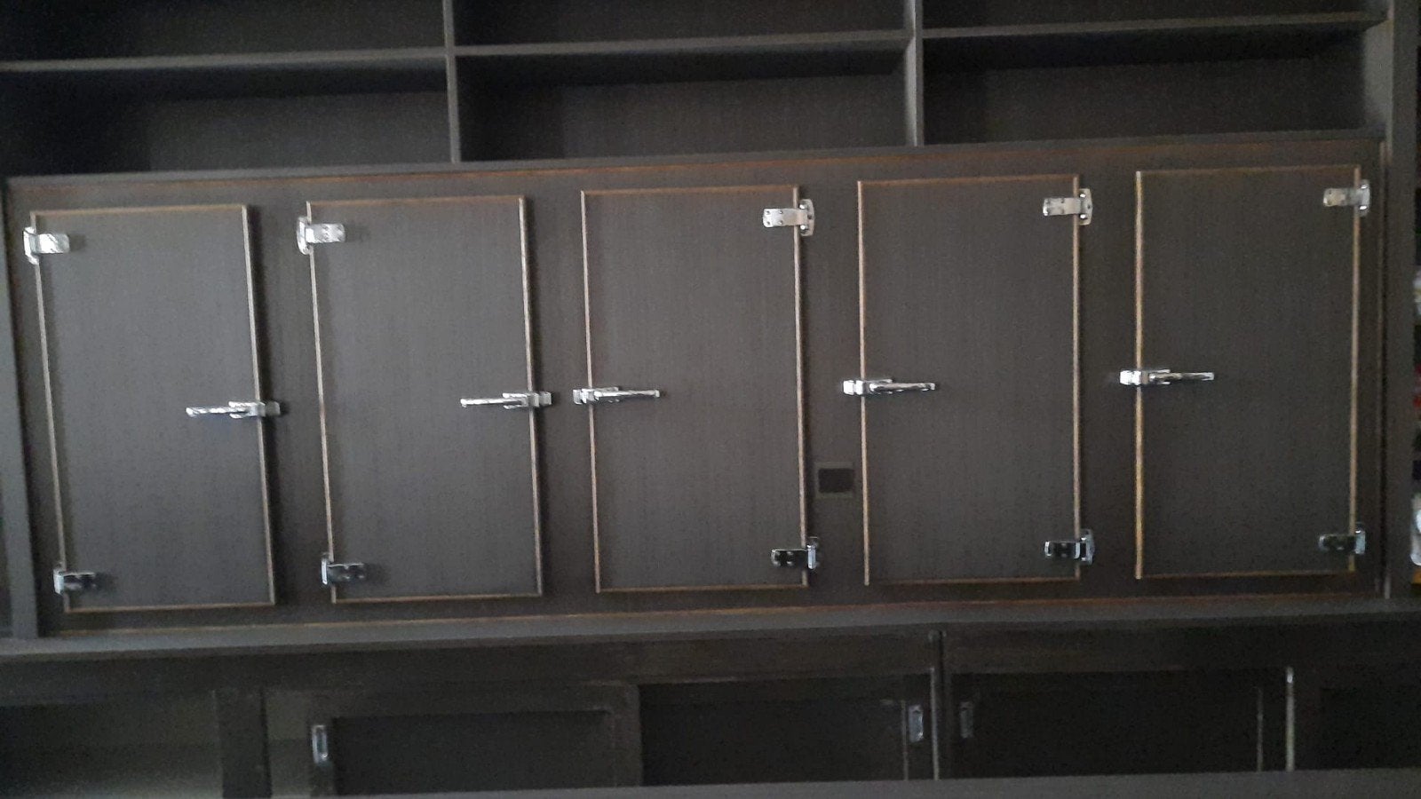 Grote toog van feestzaal met schabben, Huis en Inrichting, Barren, Ophalen, Gebruikt