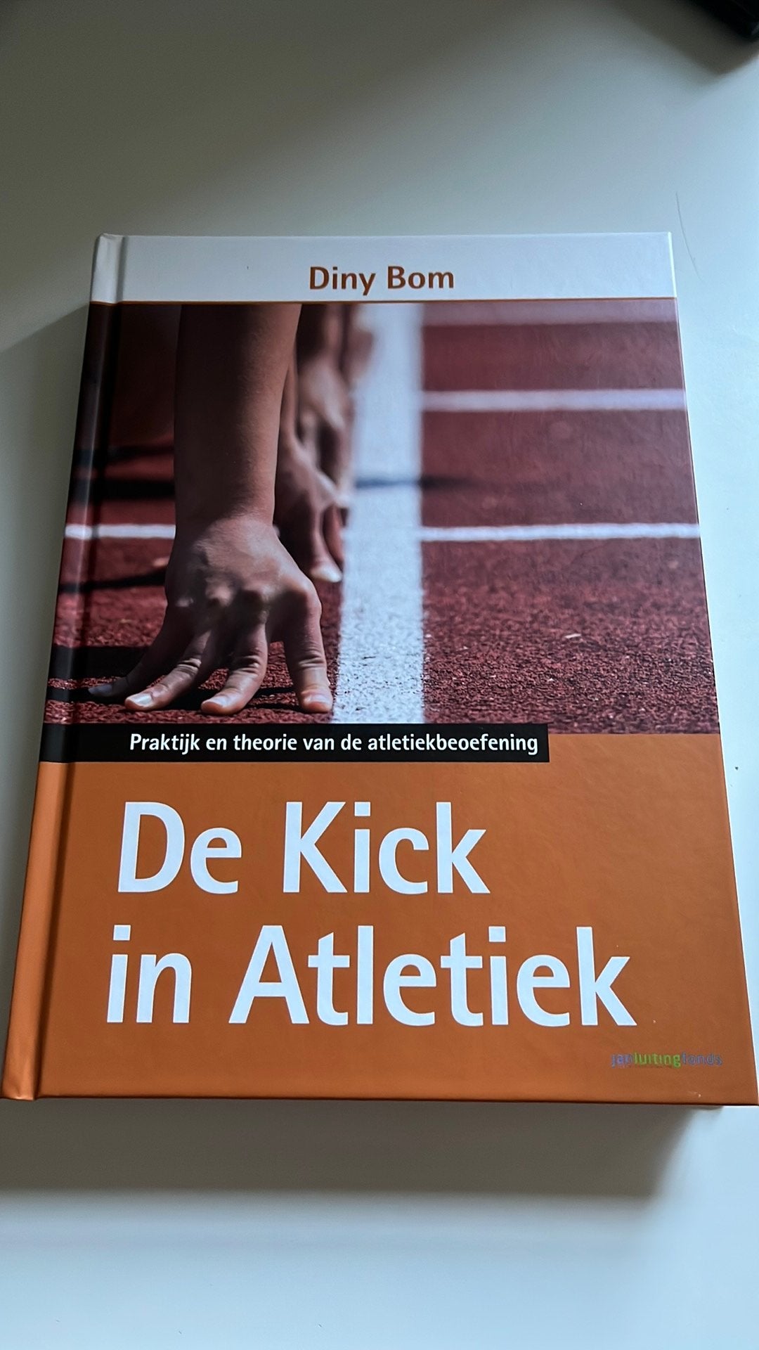 Diny Bom - De kick in atletiek, Verzenden, Nieuw, Nederlands, Diny Bom