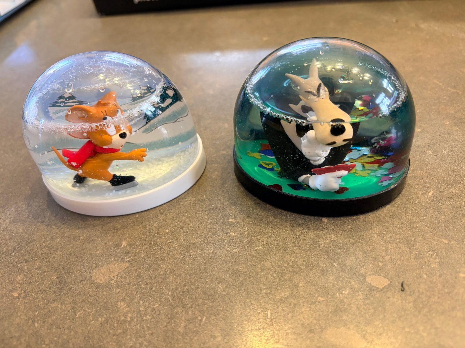 2 sneeuwbollen Demons & Merveilles Tex Avery stripfiguren, Verzamelen, Ophalen of Verzenden, Zo goed als nieuw, Overige typen