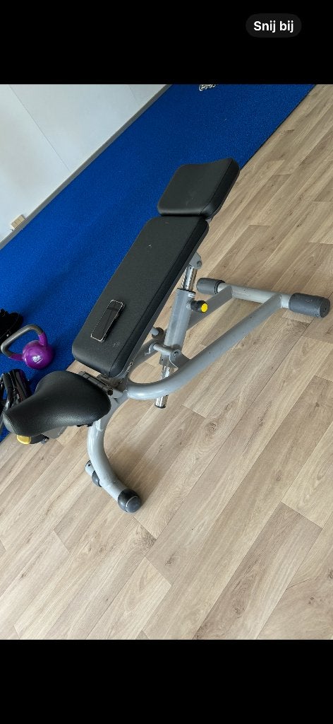 Adjustable bench incline decline technogym, Sport en Fitness, Ophalen, Gebruikt