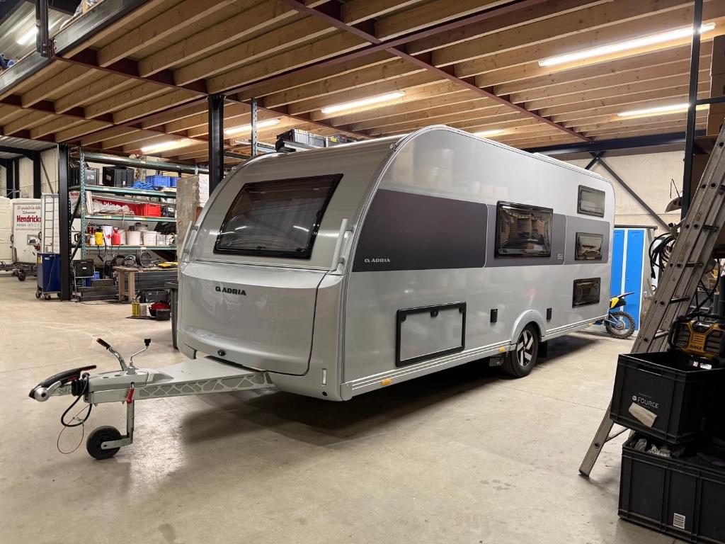 Mooie caravan 7 persoons Adria van 2026, Coin salon convertible, Particulier, Adria, Plus de 6
