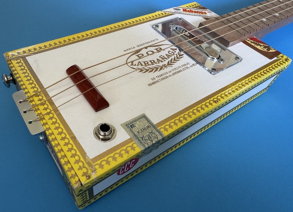Cigar Box Guitar - NIEUW - TOP, Muziek en Instrumenten, Snaarinstrumenten | Gitaren | Elektrisch, Ophalen of Verzenden, Nieuw