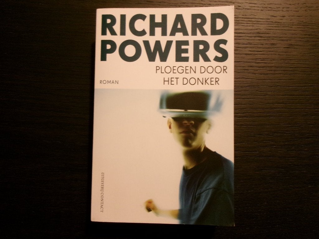 Ploegen door het donker   -Richard Powers-, Ophalen of Verzenden, Nederland