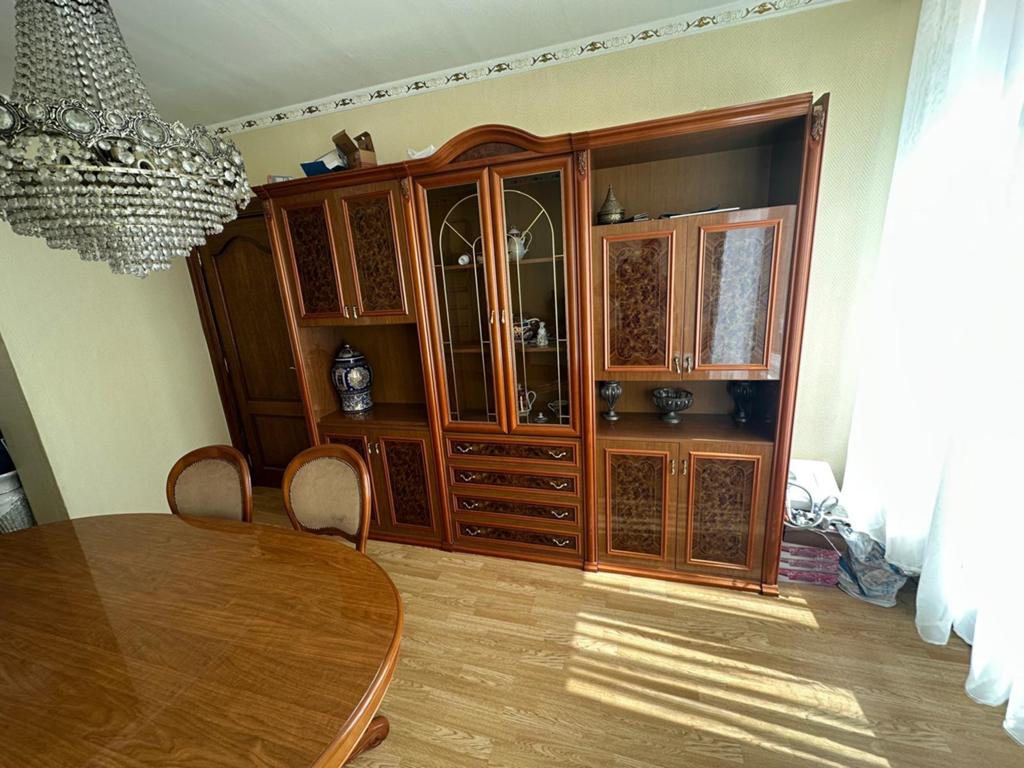 salle a manger complete à venir récupérer à Schaerbeek, Enlèvement, Comme neuf, Ovale