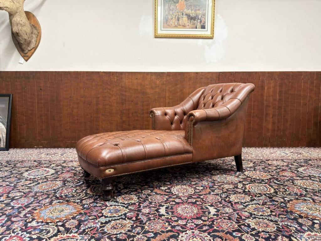 Klassiek Engelse Chesterfield Chaise Longue, Antiek en Kunst, Antiek | Kantoor en Zakelijk, Ophalen