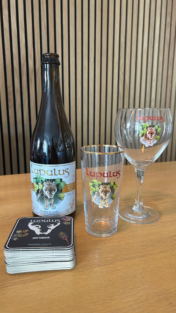 Lupulus bierpakket: fles, glazen en viltjes, Verzamelen, Ophalen, Zo goed als nieuw, Glas of Glazen, Overige merken