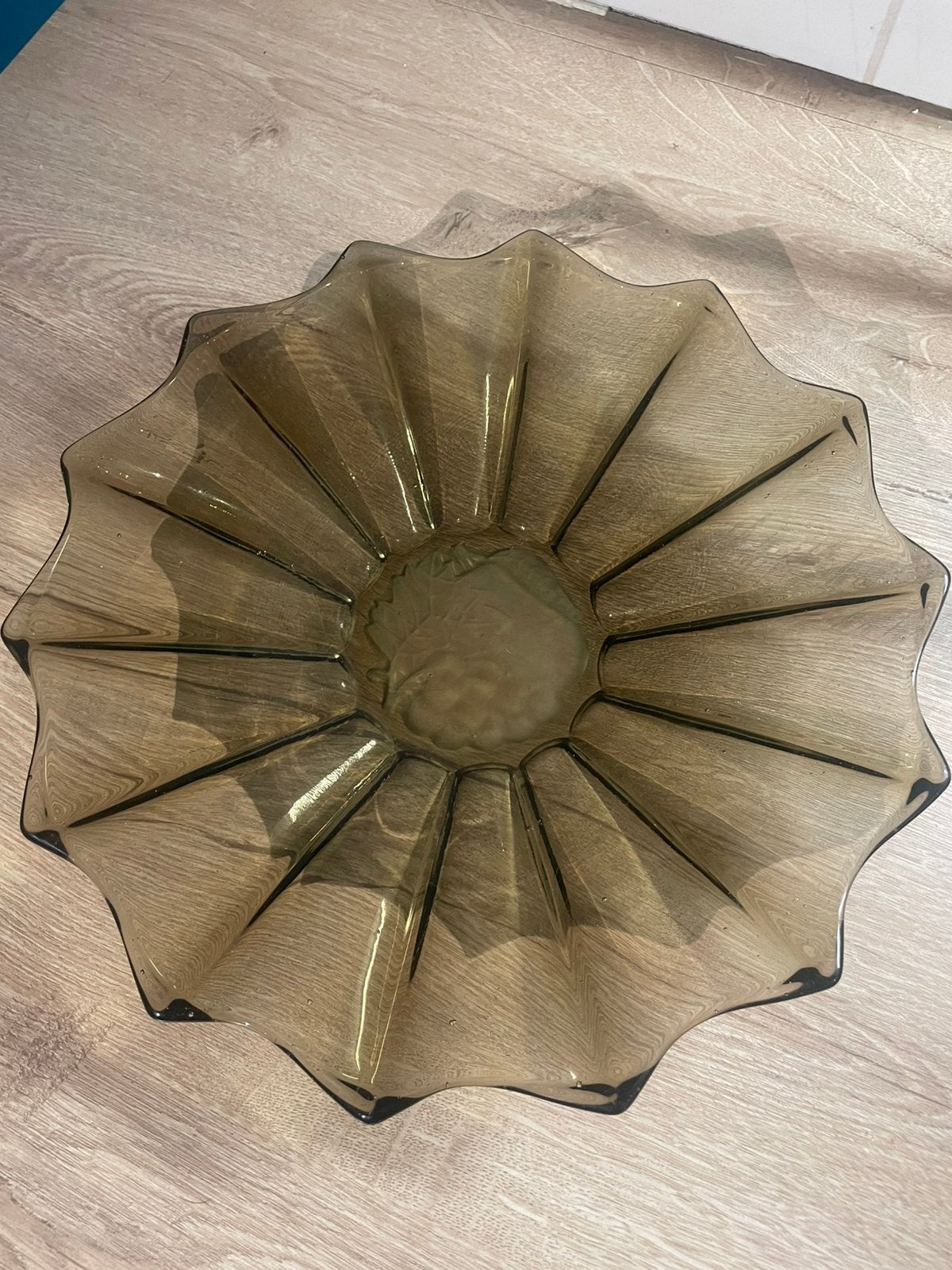 plat marron fumé : Val Saint Lambert (Belgique), Antiek en Kunst, Antiek | Schalen, Ophalen