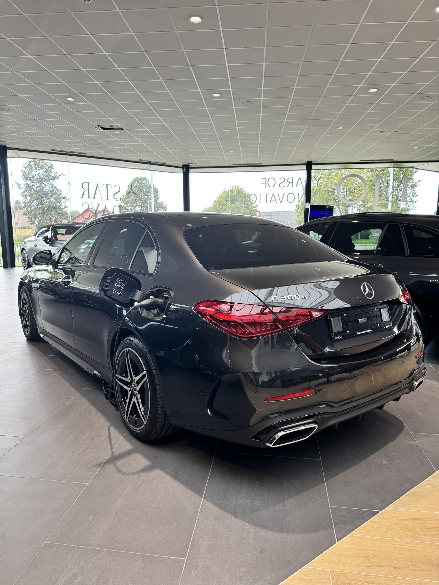 Mercedes-Benz C-Klasse Berline C 300 e AMG Line DOS 7714 DEM, Auto's, Automaat, 4 deurs, 1800 kg, 4 cilinders